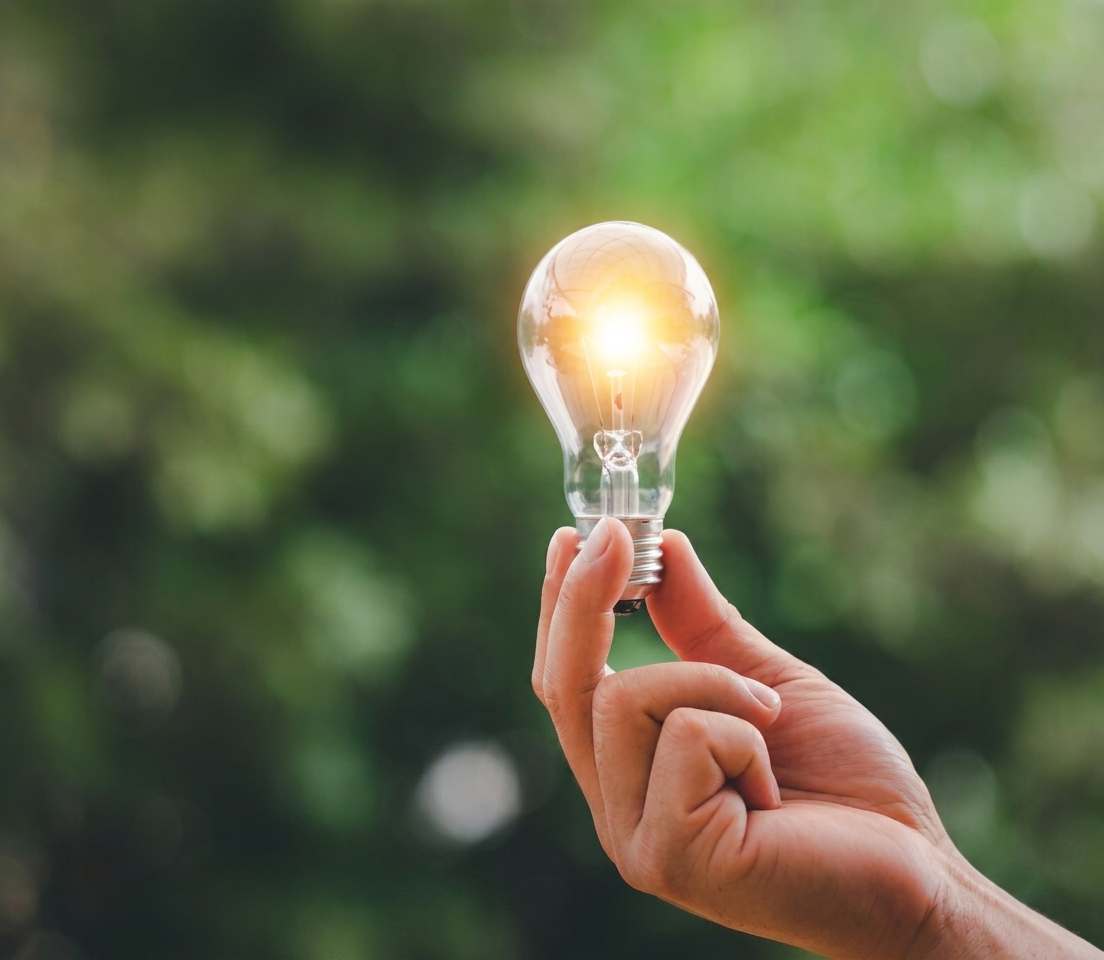 Elektrik Faturasını Yarıya İndirin: Ev ve İş Yerleri İçin 5 Etkili Enerji Tasarrufu Stratejisi
